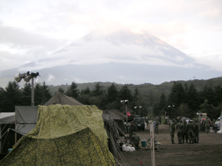 pic04082801.jpg 320240 30K